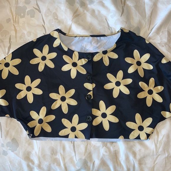 NWT Empty Soda Daisy Delusions Crop Top - Picture 8 of 9